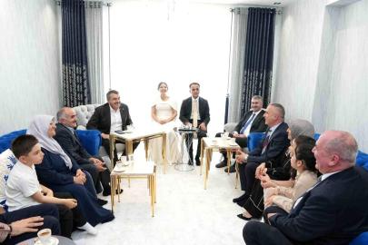 Bakan Tekin nişan törenine katıldı