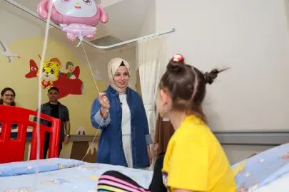Bilecik'te Vali eşinden minik yüreklere moral ziyareti