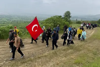 Bursa İnegöl’de doğa severler 19 Mayıs için yürüdü