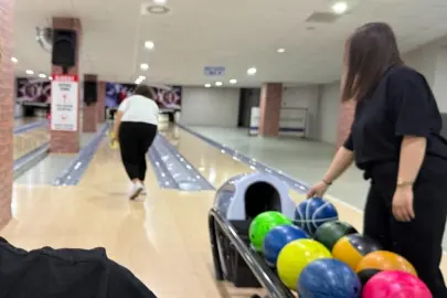 Çorum’da anneler bowlingde buluştu