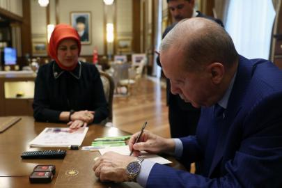 Cumhurbaşkanı Erdoğan, Türk Kızılay'a kurban bağışı yaptı