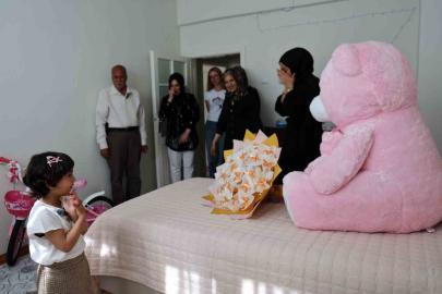 Elazığ seferber oldu: Minik Zeynep ve dedesi yeni evlerine kavuştu