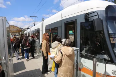 Eskişehir'de öğrenciler “Bas Geç” ile ulaşımda nefes aldı