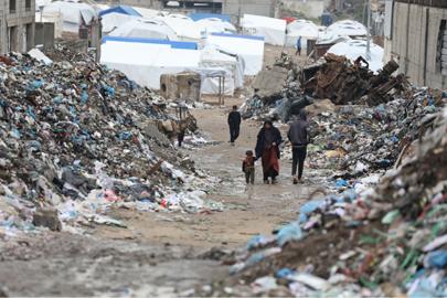 Fareler, Gazze'deki çocukları çadırlarda ısırıyor ve UNRWA 'sağlık çöküşü' konusunda uyarıyor