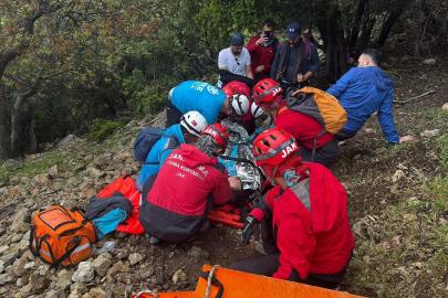 Fethiye'de Likya Yolu'nda ayağı kırılan kişi kurtarıldı