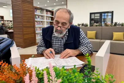 Gebzeli Tuğran Amca okuma aşkıyla meydan okuyor
