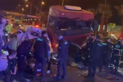 Giresun'da tır iki otomobile çarptı: 5 ölü
