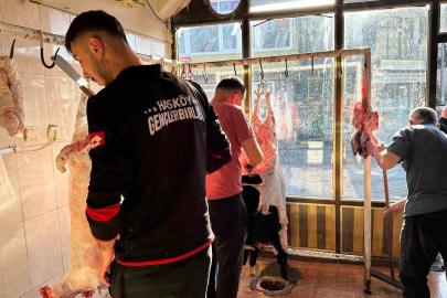Hasköy’de bayram namazının ardından kurban kesimi başladı