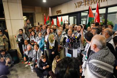 İşgalciler tarafından alıkonulan Global Sumud Filosu katılımcıları İstanbul'a döndü