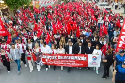İstanbul Maltepe'de 19 Mayıs coşkusu zirveye ulaştı