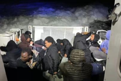 İzmir açıklarında 24 düzensiz göçmen kurtarıldı
