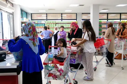 İzmir Bornova’da bayram öncesi sosyal destek güçlendi
