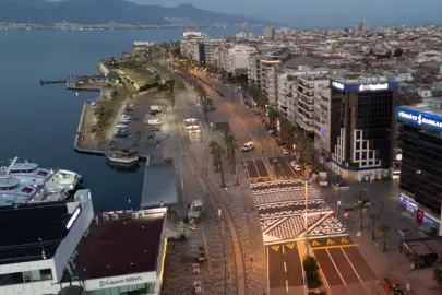 İzmir Karşıyaka'da desenli yaya platformu
