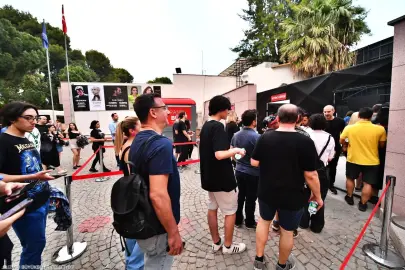 İzmir'de gençliğe üç bilet jesti