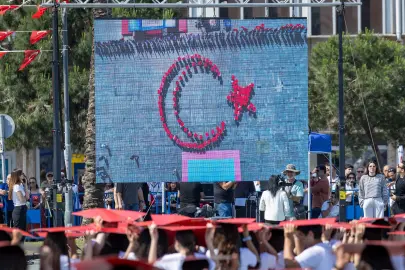 İzmir'de her yer Türk bayrağı, her yer Atatürk