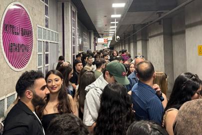 Kanye West'in İstanbul konseri öncesi metroda izdiham yaşandı