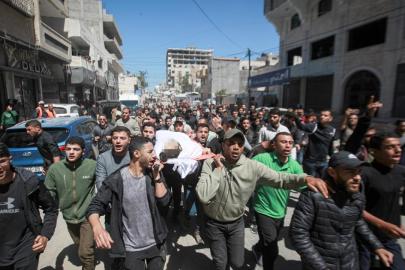 Katil İsrail'in saldırısında yaralanan Hamas Siyasi Büro Üyesi Hayye'nin oğlu hayatını kaybetti