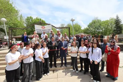 Kayseri Büyükşehir Huzurevi'nde iki kuşak sanatla buluştu