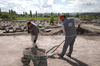 Kayseri Melikgazi'de mezarlıklar bayrama hazır