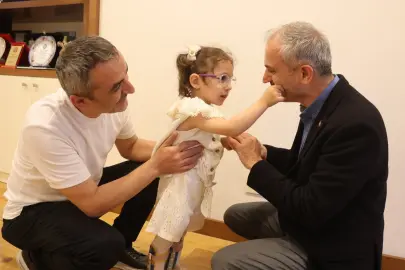 Kocaeli Çayırova'da Başkan Çiftçi, minik Lina ve ailesiyle buluştu
