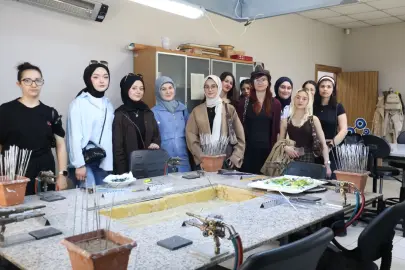 Kocaeli’de üniversiteliler Beyaz Kalpler’de ders işledi