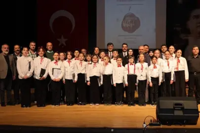 Kütahya'da minik seslerden türkü şöleni