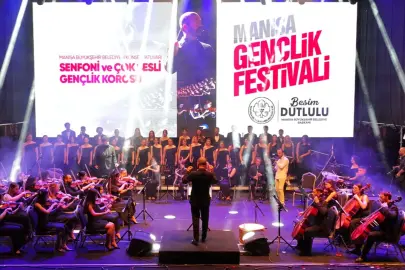 Manisa Gençlik Festivali'nde unutulmaz konser