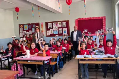 Mardin Yeşilli PTT İlçe Müdürü Serdar Avuka’dan öğrencilere bayram sevinci