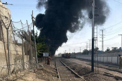 Pakistan'da trene saldırı: 24 ölü 82 yaralı