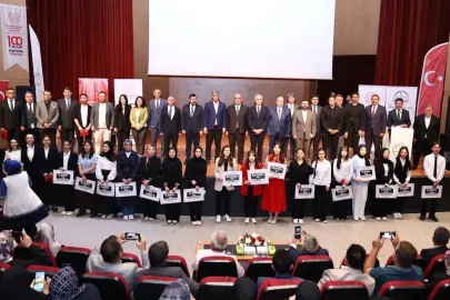 Şahbaz Derneği'nden Filistin temalı konuşma yapan öğrenciye umre hediyesi