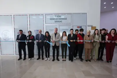 Sivas’ta Dijital Gençlik Merkezi açıldı