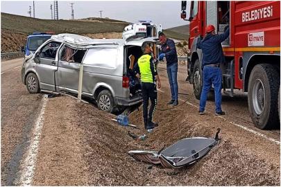 Sivas’ta minibüs devrildi: Bir ölü, 8 yaralı