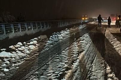 Uşak-Afyonkarahisar yolu yoğun kar yağışı nedeniyle trafiğe kapatıldı