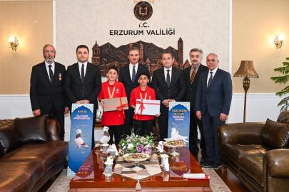 Vali Baruş, başarılı öğrencileri makamında ağırladı