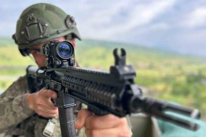 Vatan savunmasında bayram geleneği: Mehmetçik sınır hattında bayramlaştı