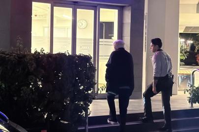 Zülfü Livaneli'nin eşi Ülker Livaneli merdivenden düşerek yaralandı