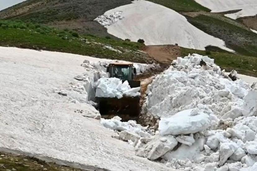 Bitlis’te karla mücadele sürüyor