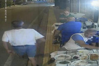 Bodrum'da 2 kişinin, hesabı ödemeden restorandan kaçtığı anlar kamerada