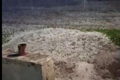 Kars’ta gece yarısı dolu kabusu: Vatandaşlar panikle kameraya sarıldı