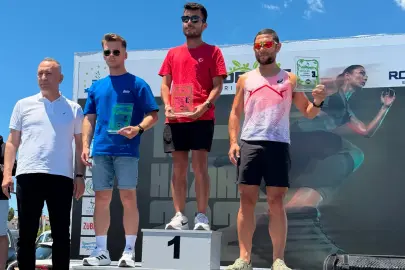 Koşan Keşan Ekibi Edremit kürsüsünde