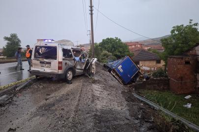 Kula'da zincirleme kaza. 2 ölü, 4 yaralı