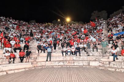 Milli maç Antiphellos Antik Tiyatrosu'nda izlendi