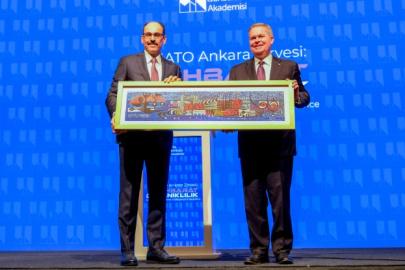 MİT Başkanı Kalın'dan NATO Genel Sekreter Yardımcısı Bray'e anlamlı hediye