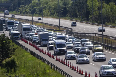 TEM Otoyolu'nu kullanacaklar dikkat! Yol çalışması başladı, İstanbul yönü trafiğe kapatıldı
