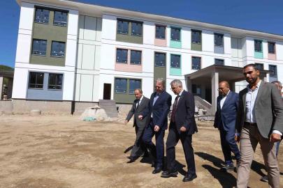 Vali Çelik, okul inşaatını inceledi