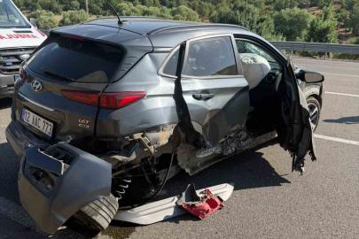 Bingöl’de otomobil bariyerlere çarptı: 2 yaralı