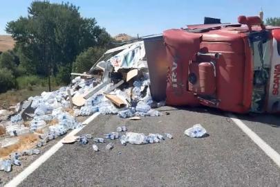 Elazığ’da su yüklü tır yan yattı: 1 yaralı