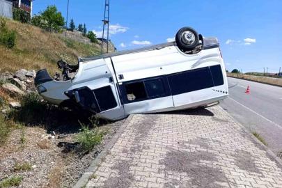Minibüs takla attı: 1 yaralı