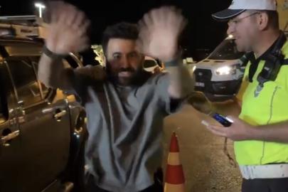 Trafikte denetime takıldı. Alkol çıkmayınca sevinçten yerinde duramadı