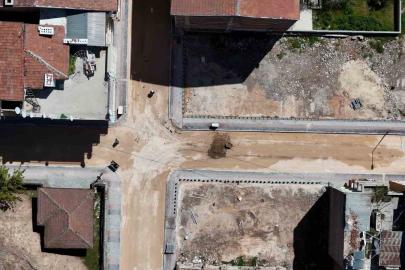Elazığ’da mahallelerde yol ve kaldırım yenileme çalışması